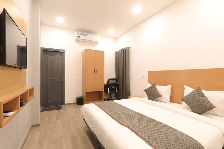 Room 2 of 24