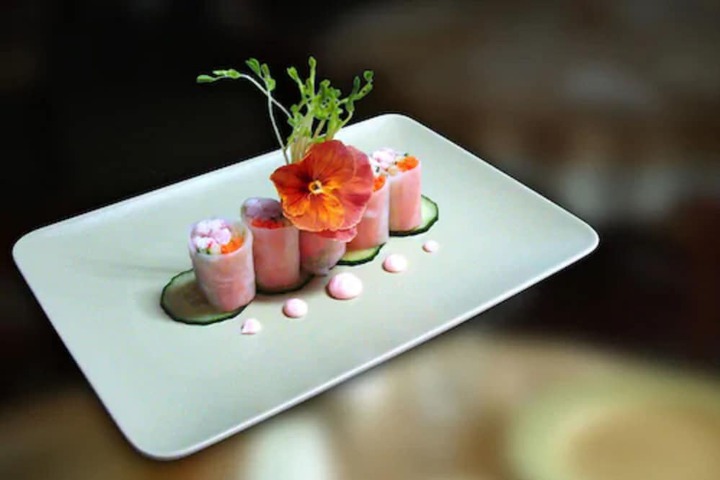 Dining 36 of 64