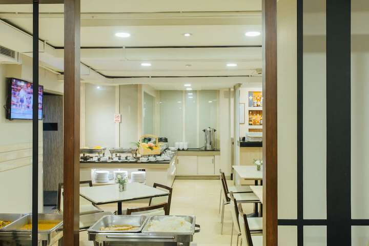 Dining 43 of 59