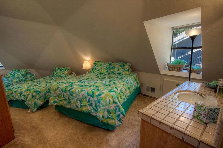 Room 4 of 16