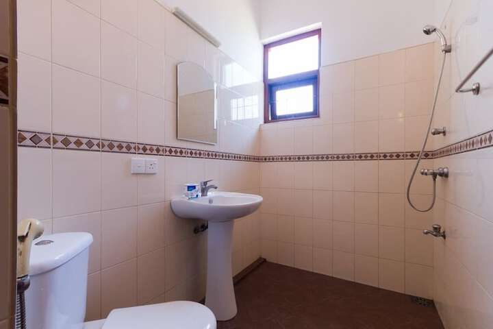 Room 7 of 12