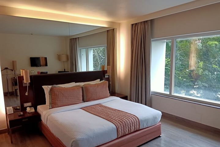 Room 12 of 22