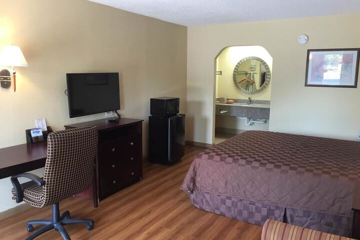 Room 4 of 11