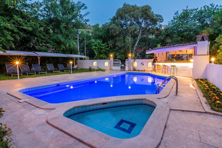 Pool 36 of 44