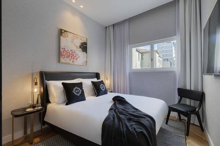 Room 15 of 30