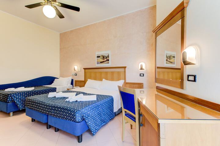 Room 19 of 76