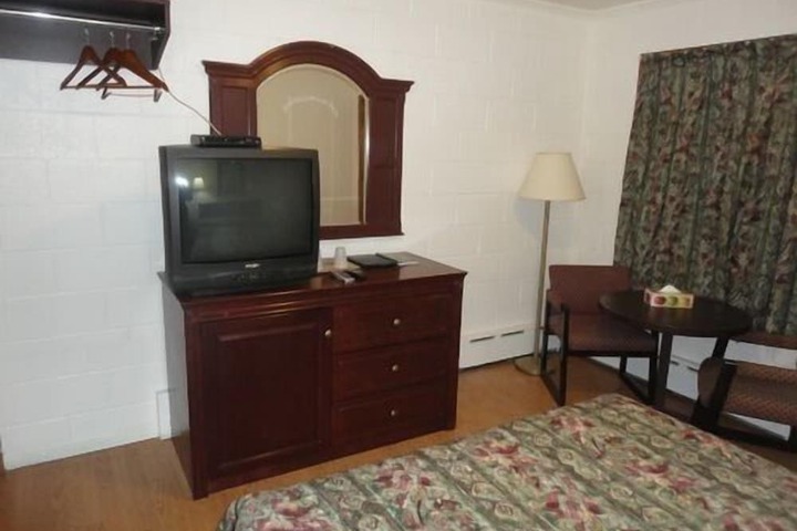 Room 11 of 17