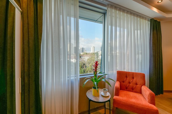 Room 21 of 34