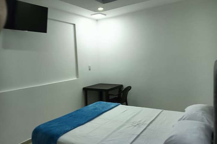 Room 17 of 40