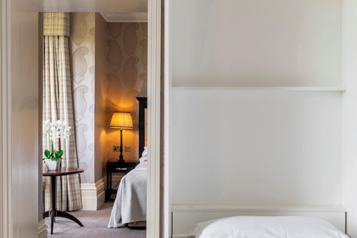 Room 44 of 98