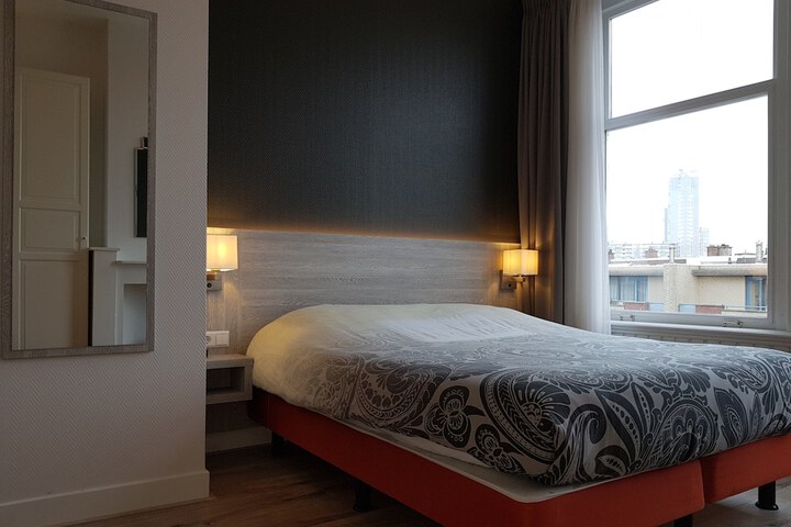 Room 9 of 63