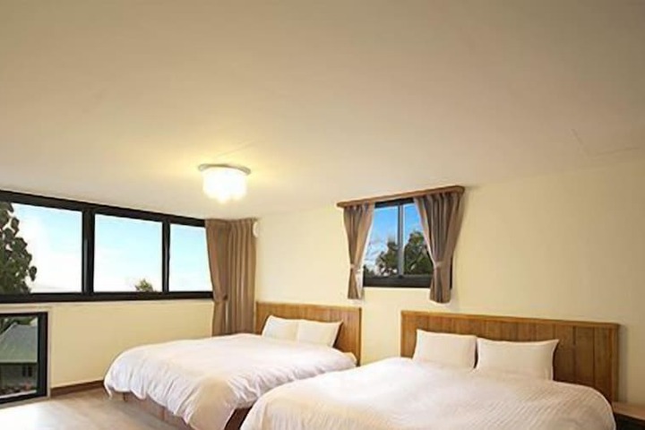 Room 2 of 35