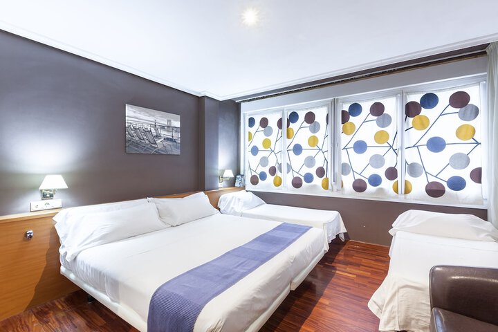Room 4 of 76