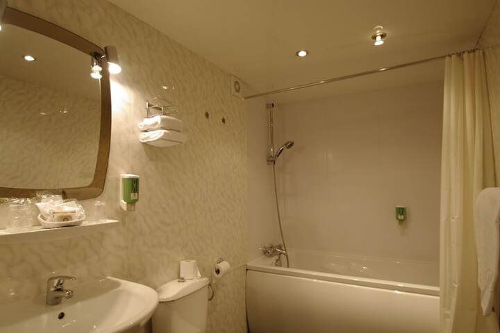 Room 34 of 51