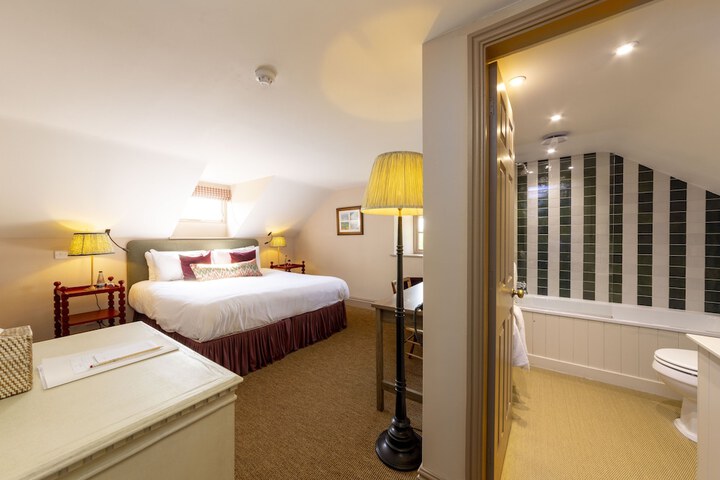 Room 34 of 122