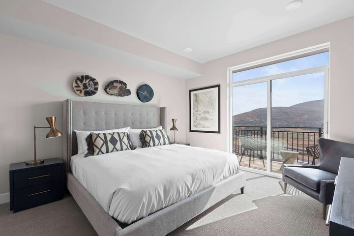 Room 51 of 215