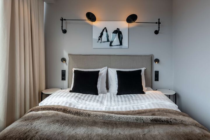 Room 35 of 76