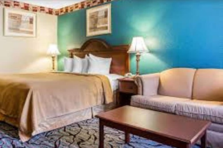 1 King Bed (6 of 15)