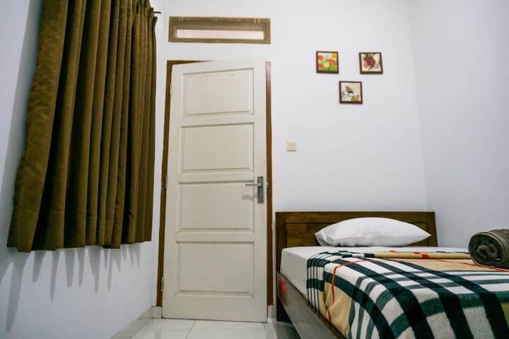 Room 10 of 48