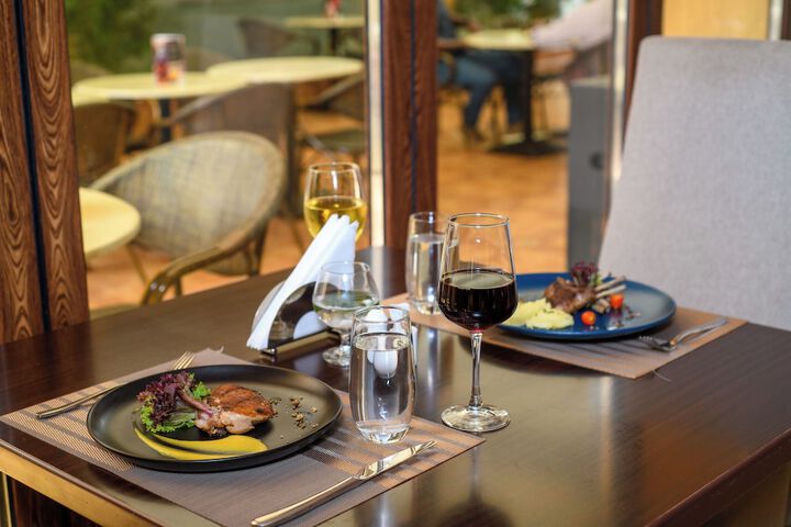 Dining 30 of 47