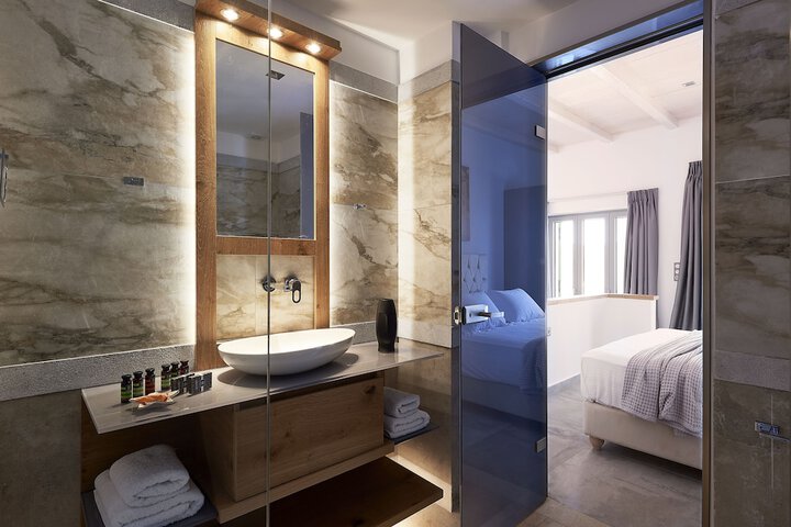 Room 18 of 102