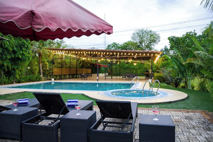 Pool 70 of 106