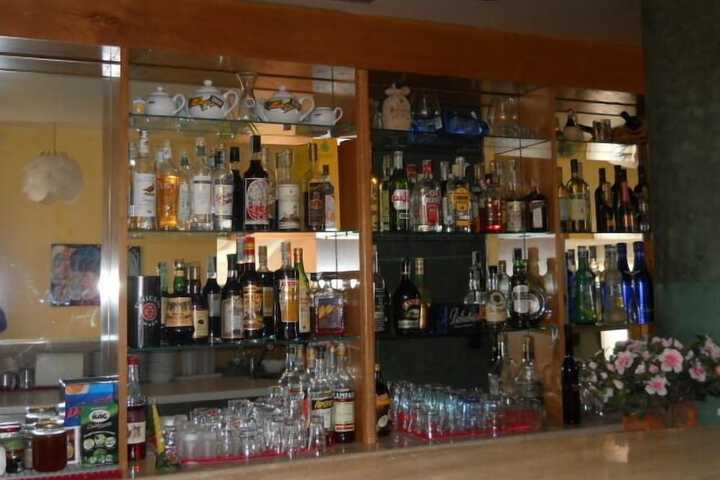 Lounge 21 of 27