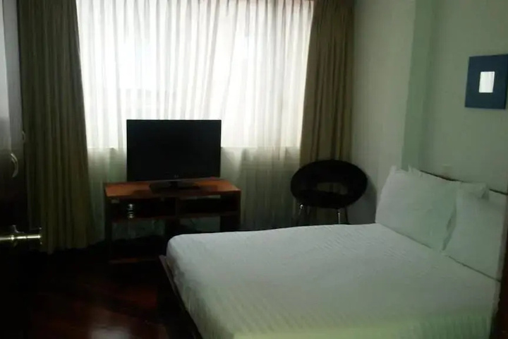 Room 3 of 13