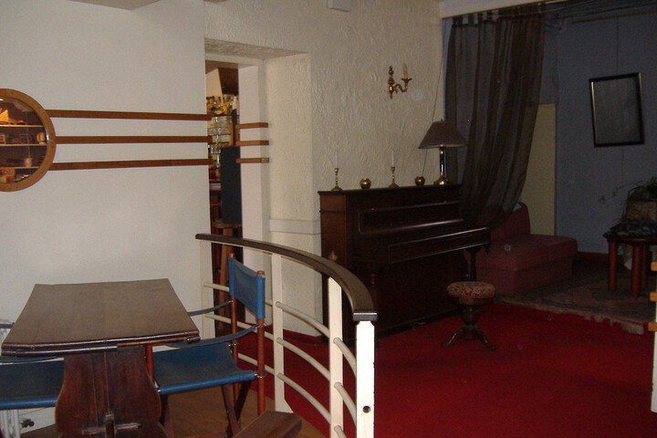 Lounge 36 of 39