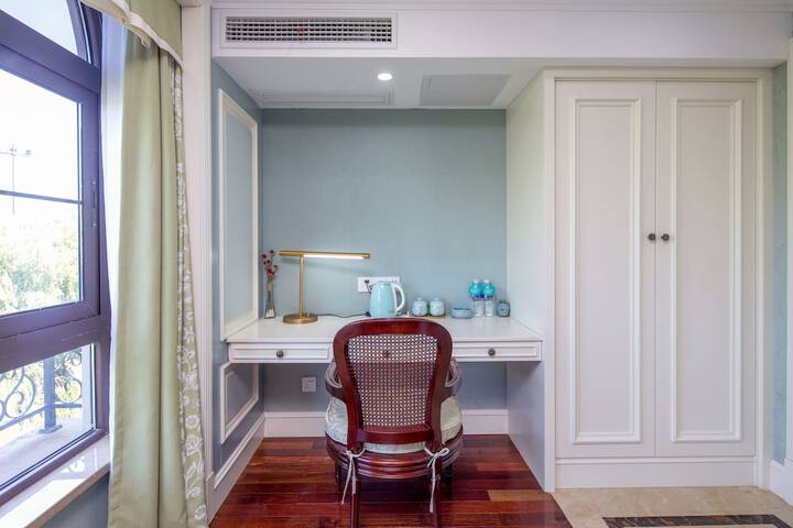 Room 16 of 37