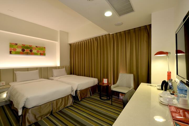 Room 6 of 39