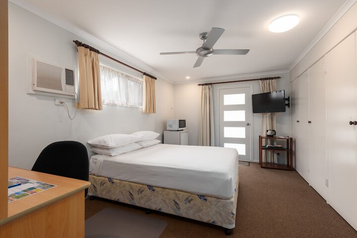 Room 12 of 33