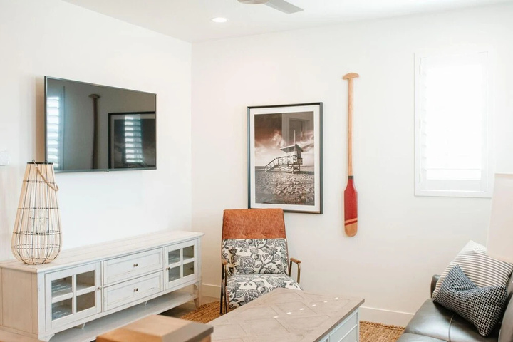Room 4 of 18