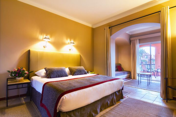 Room 10 of 190