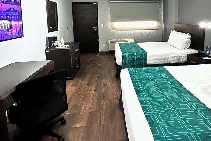 Room 18 of 215