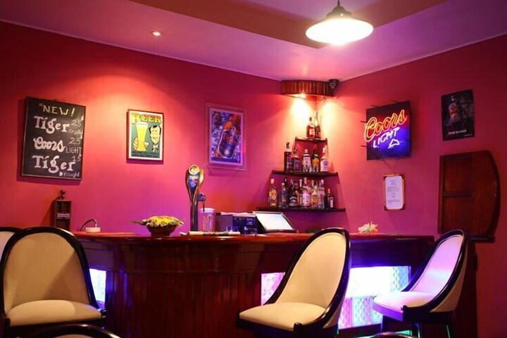 Lounge 40 of 64