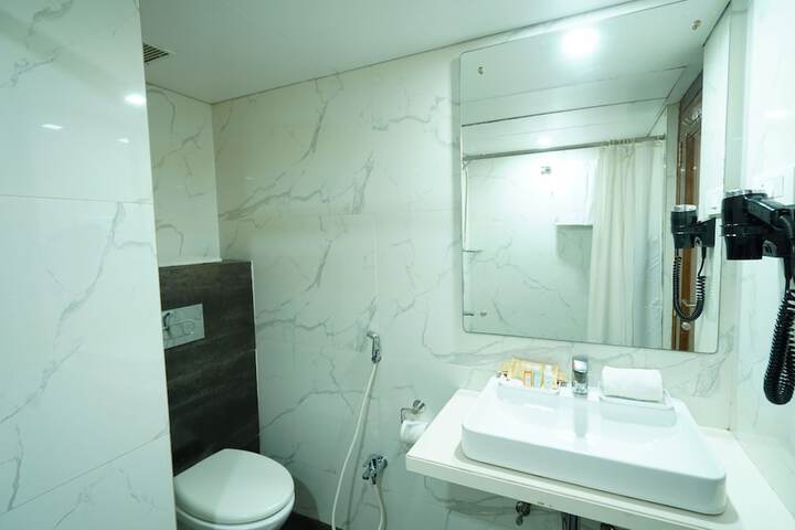 Room 32 of 64