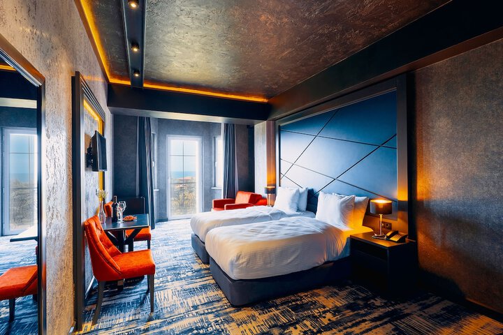 Room 87 of 199