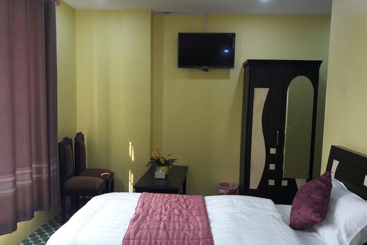 Room 4 of 37