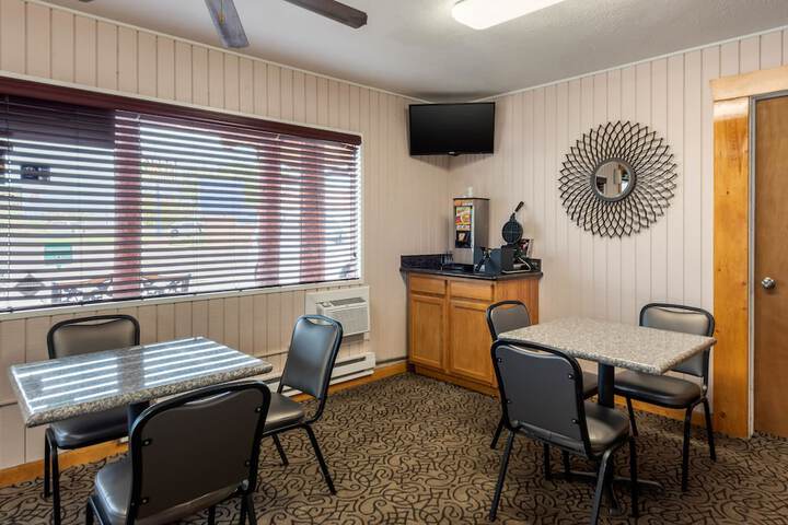 Breakfast/Coffee Service 19 of 24