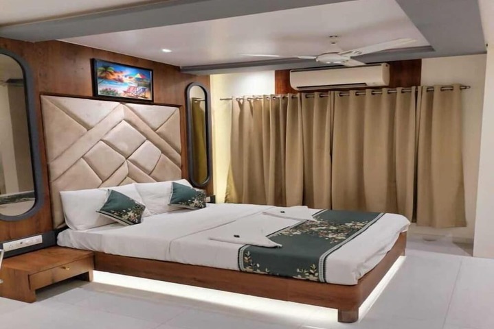Room 4 of 10