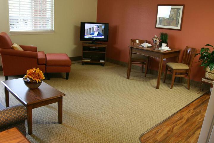 Suite Queen Bed (3 of 8)