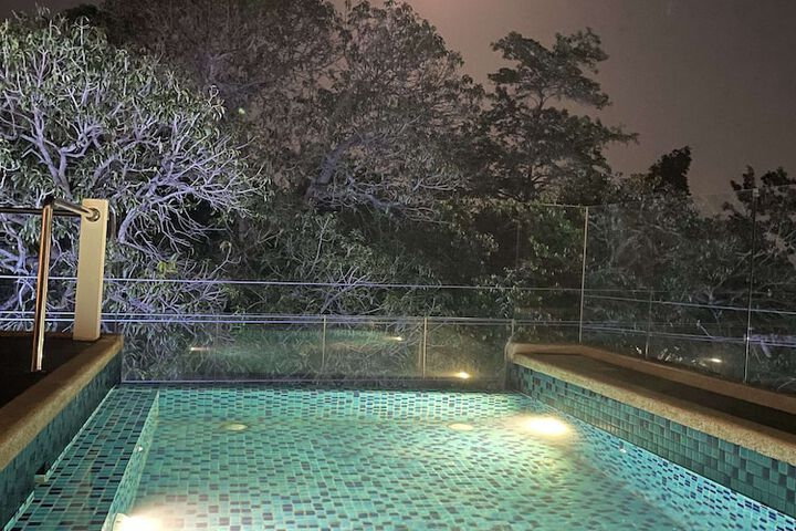 Pool 32 of 52