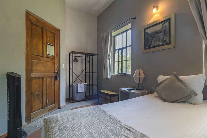 Room 52 of 148
