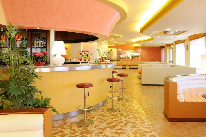 Lounge 73 of 95