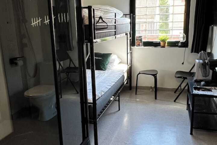 Room 11 of 36
