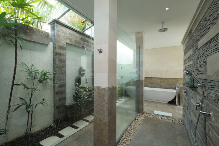 Room 12 of 25