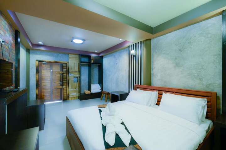 Room 9 of 90