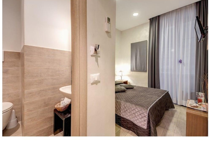 Room 3 of 8