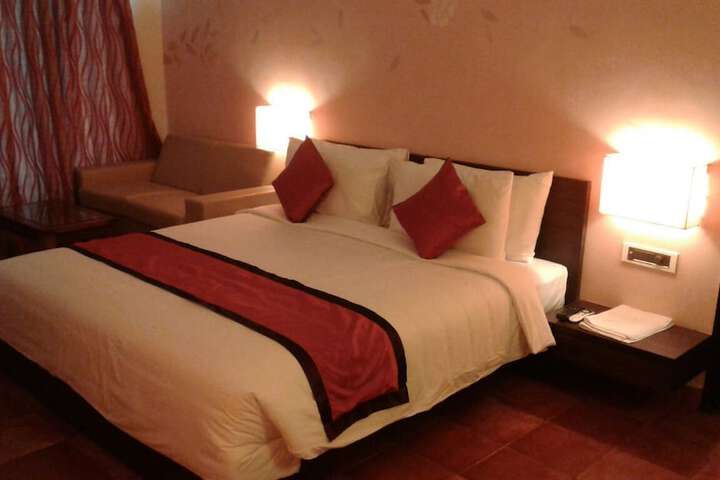 Room 10 of 14
